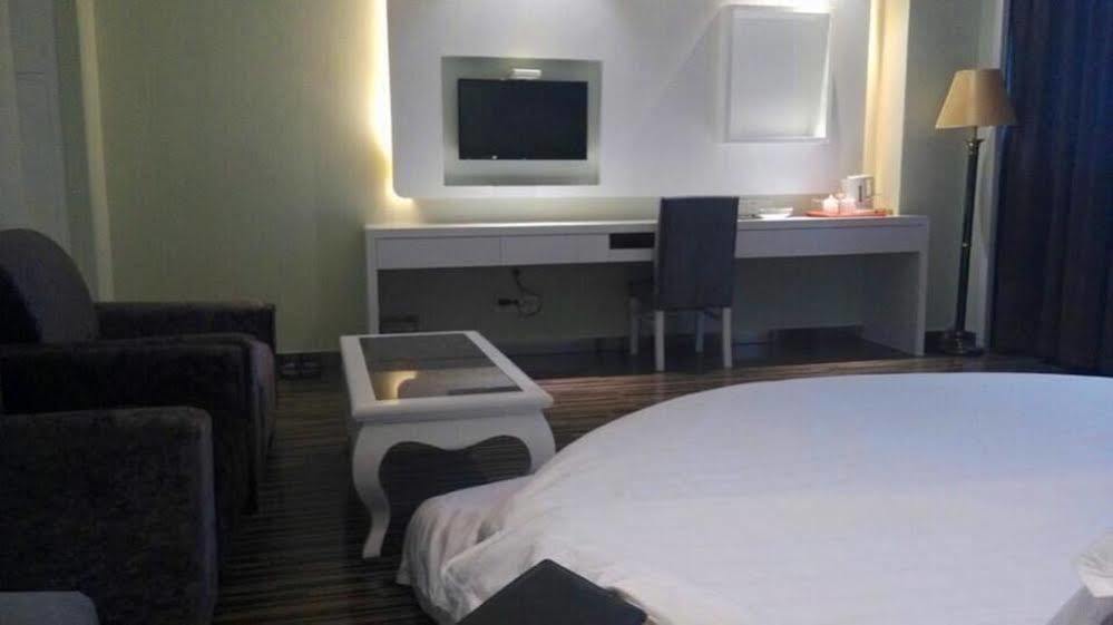 New Zhongxun Business Hotel 岳阳 外观 照片